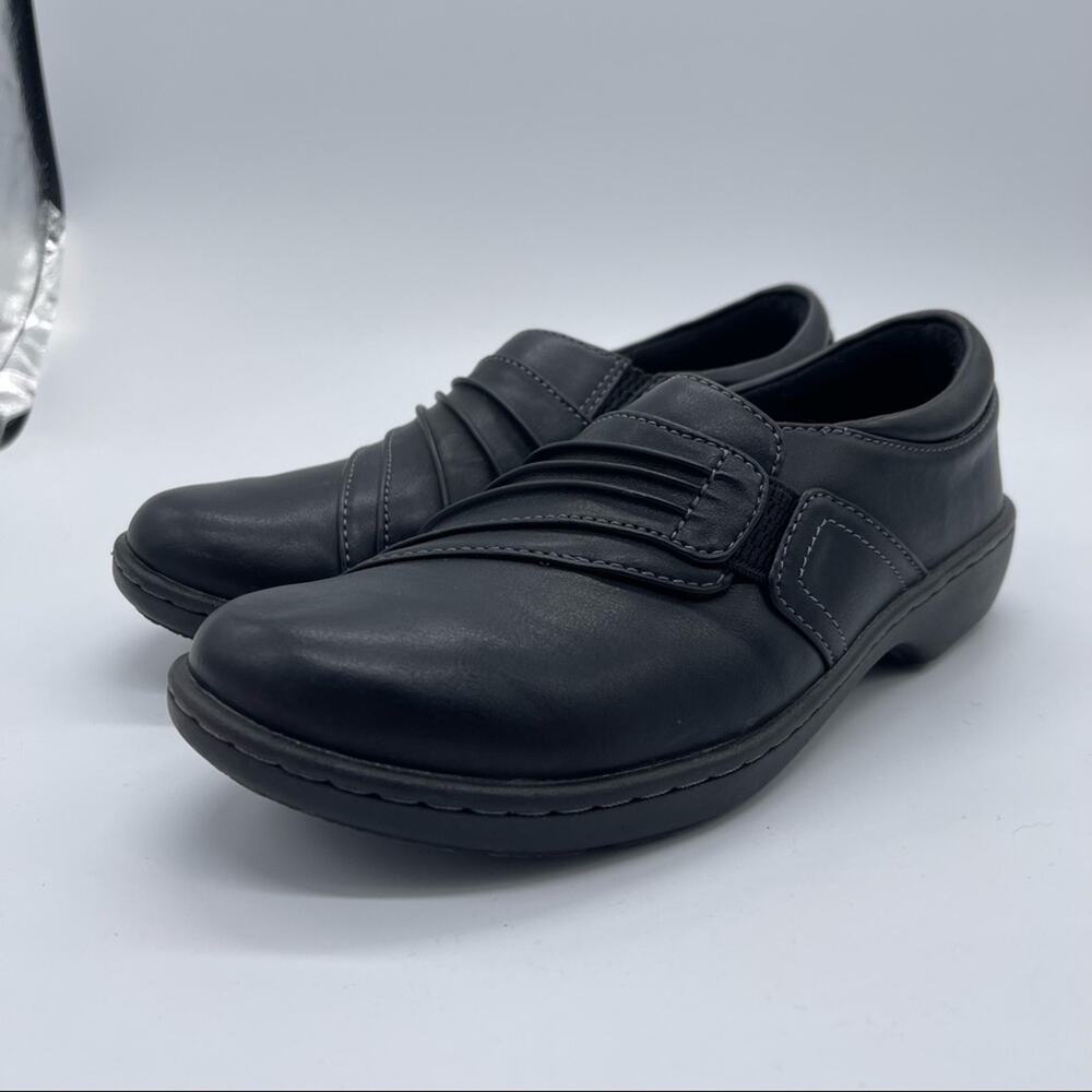 Eastland, Faux Leather Slip On Shoes. Size 7M. In like new condition!